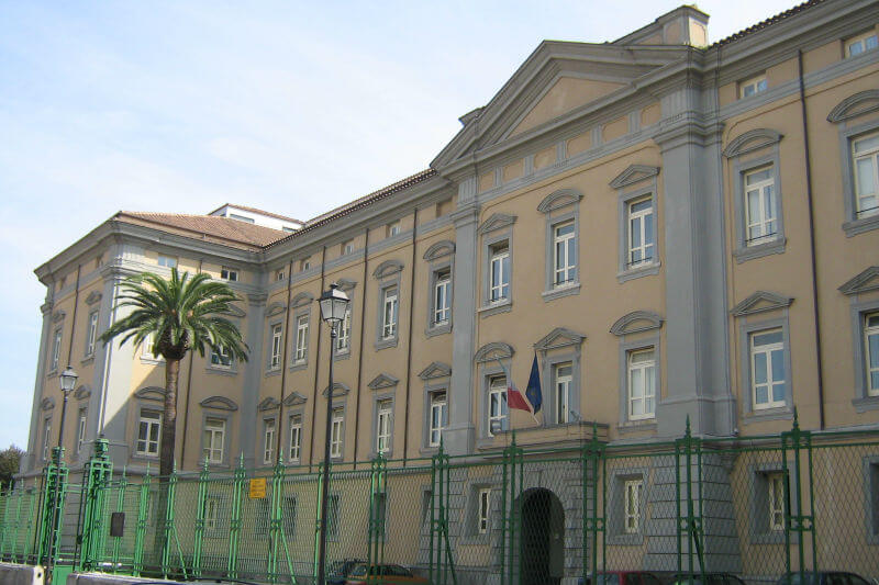 Napoli, cacciati di casa perché gay: Francesco riceverà un assegno di mantenimento dai genitori