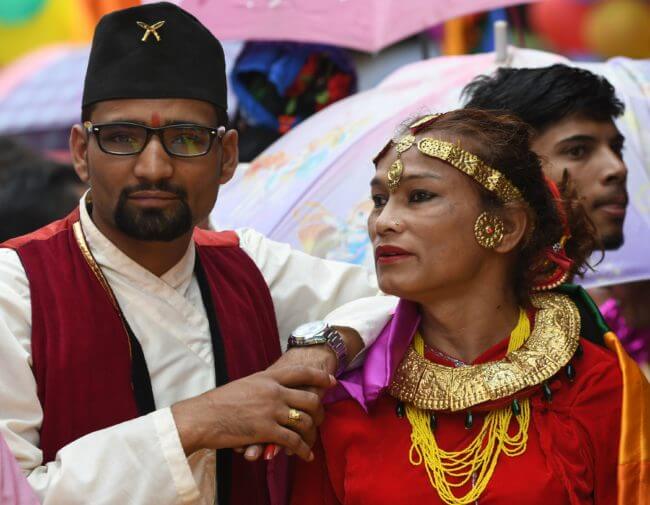 Nepal, l'amore tra Monika e Ramesh: è il primo matrimonio di una trans - nepal 5 - Gay.it