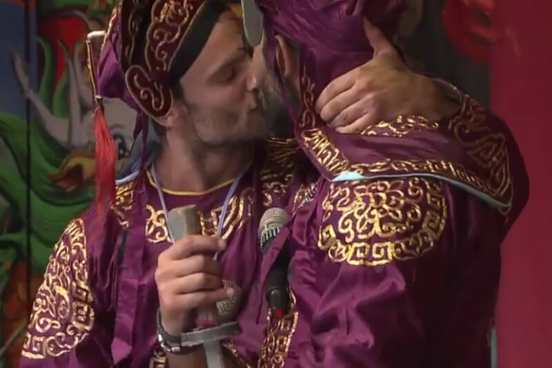 Pechino Express, arriva il bacio tra Francesco Arca e Rocco Giusti