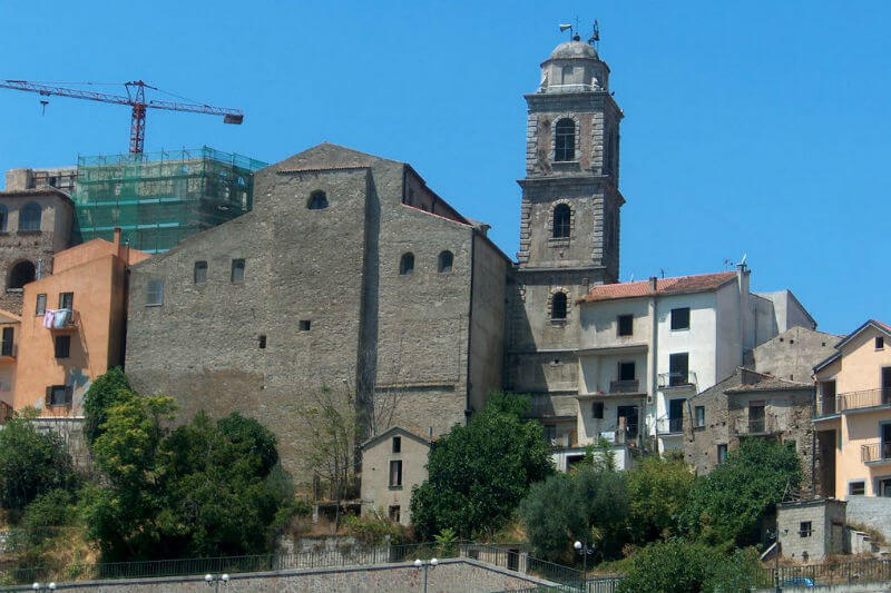 Potenza, il parroco: “Chi è dell’Arcigay non può fare da madrina alla cresima”