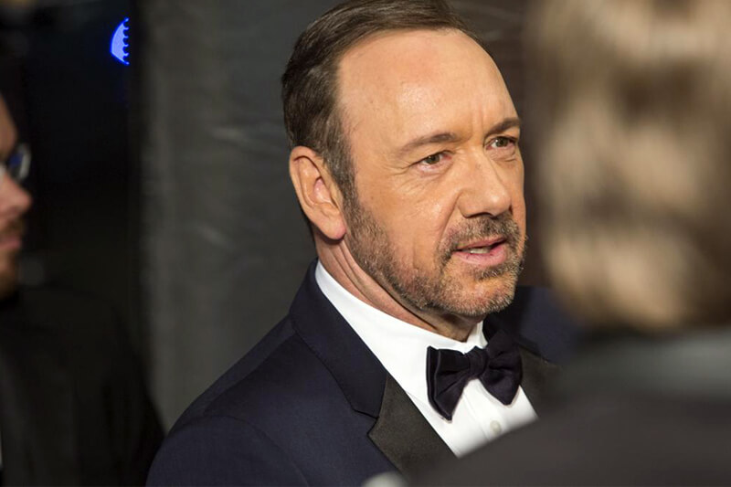 Kevin Spacey, accusato di molestie, fa coming out: “Sono gay”