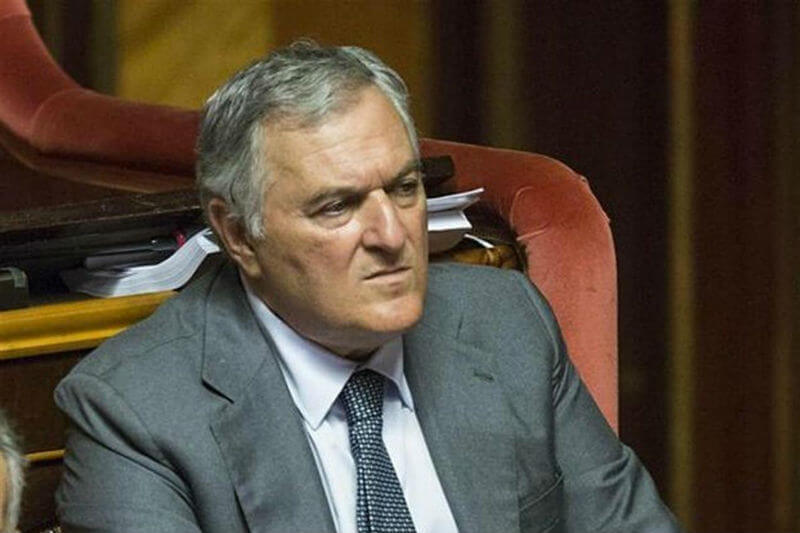 Omosessualità, il senatore D’Anna: “Non si può omologare la diversità”