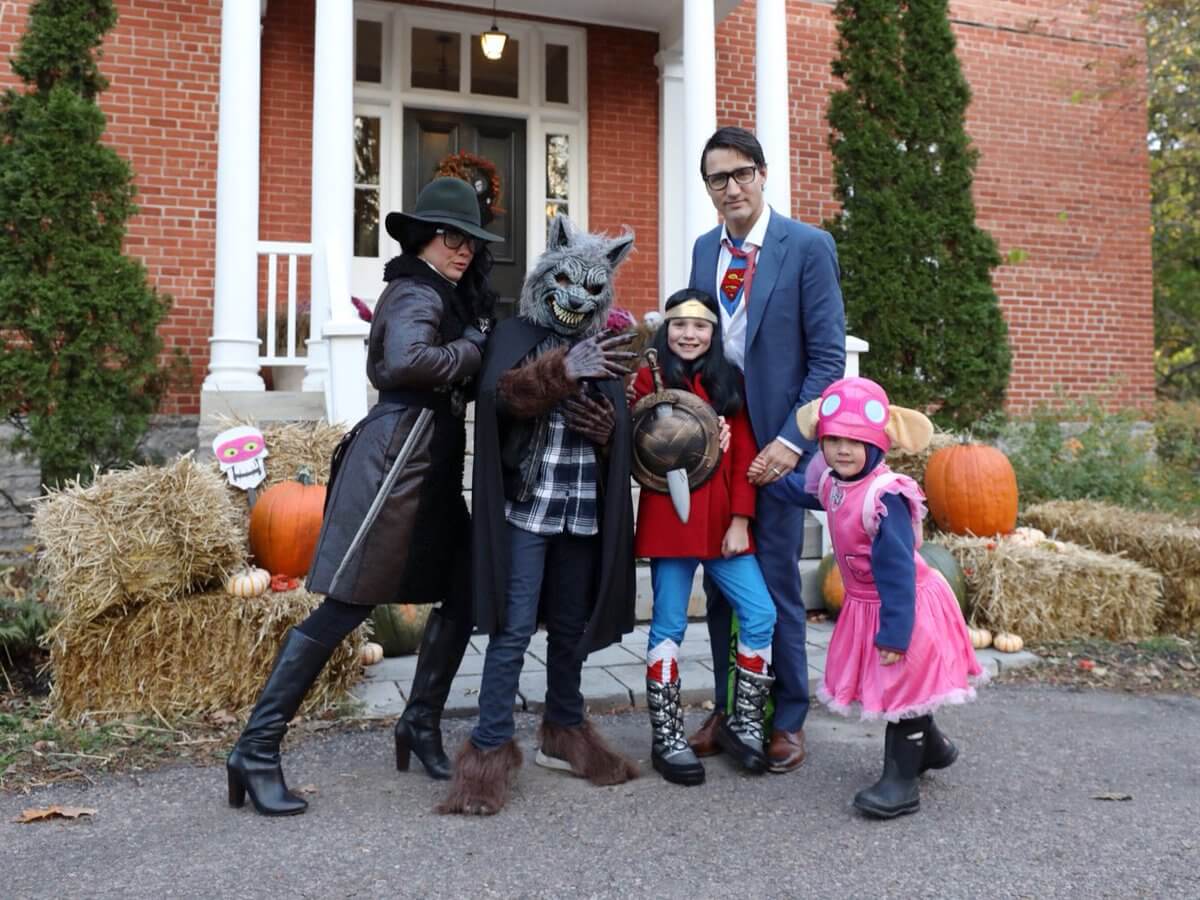 Tutti pazzi per il premier Justin Trudeau versione Superman - DNgPlW3W0AA2 pe - Gay.it