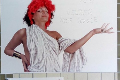 Torino, vandalizzata la mostra fotografica gender - Mostra Generi di prima necessità vandalizzata - Gay.it