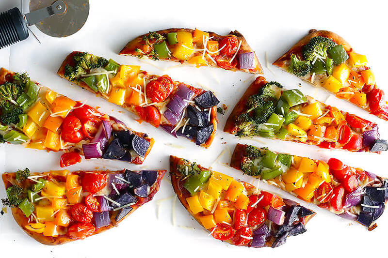 Il trend degli Unicorn Food finirà col 2017? Meglio approfittare del Natale - Rainbow Veggie Flatbread Pizza 21 - Gay.it