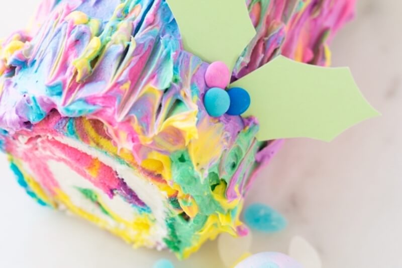 Il trend degli Unicorn Food finirà col 2017? Meglio approfittare del Natale - Tie Dye Yule Log 5 - Gay.it