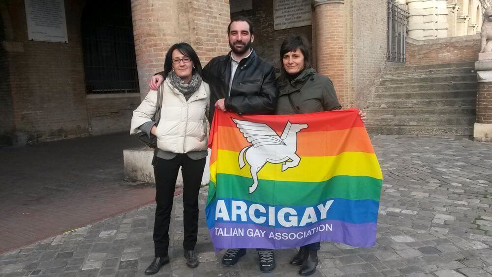 Cattolica, coppia lesbica vittima di un condomino omofobo - cattolica omofobia 3 - Gay.it