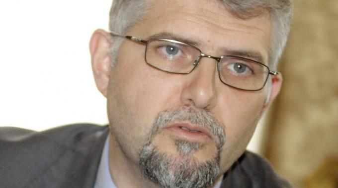 Il consiglio comunale approva documento anti-omofobia, lui si dimette