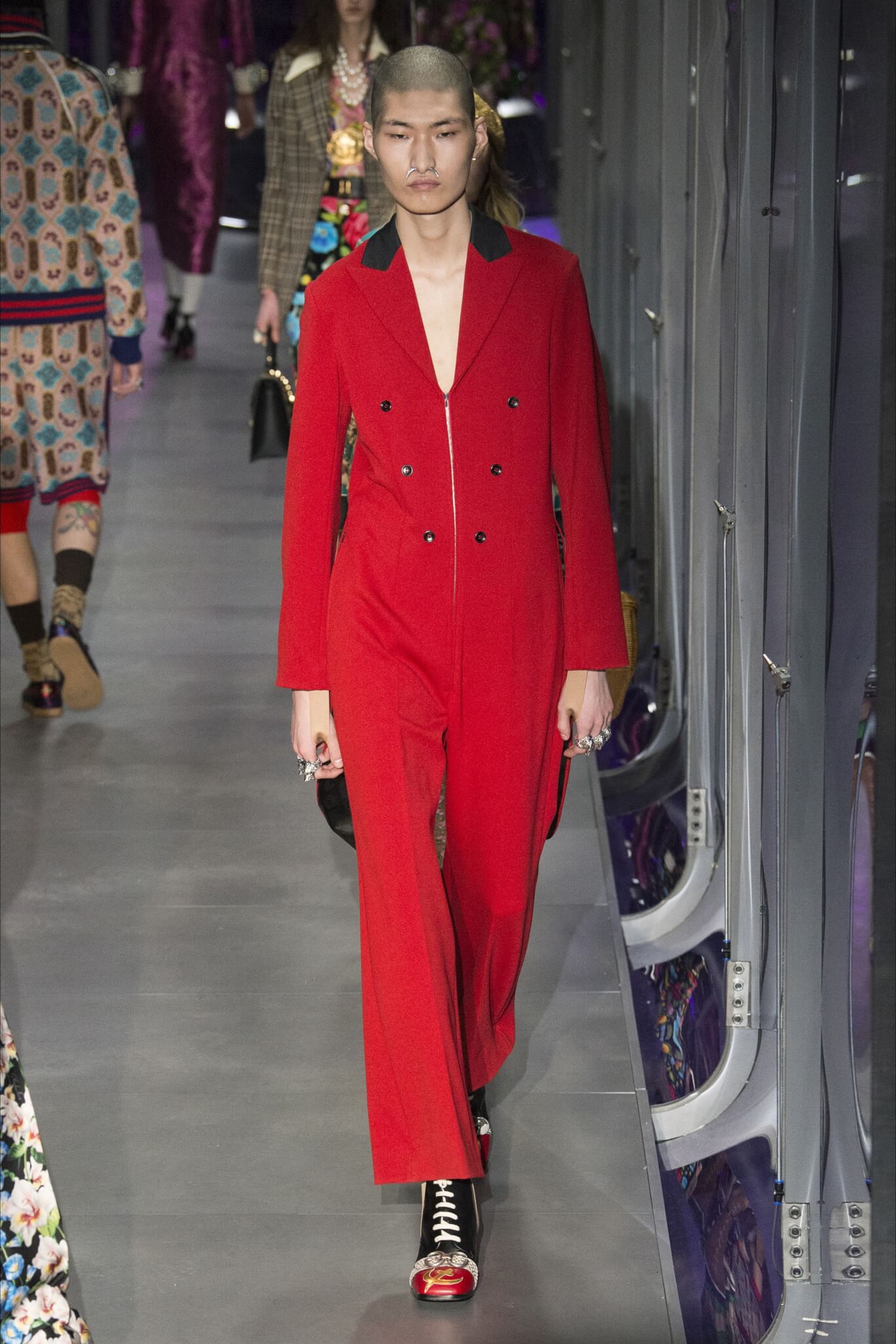 Il Rosso, il nuovo re della moda maschile: così difficile da portare - gucci red - Gay.it