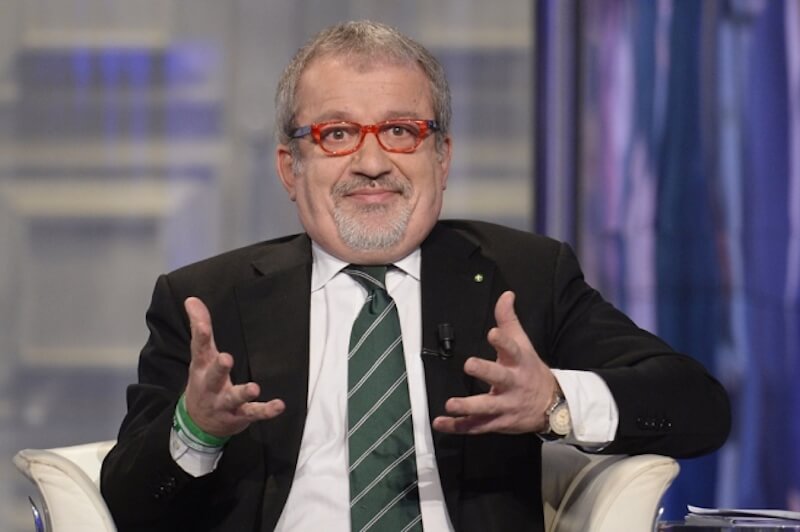 Omofobia, Maroni apre a una legge regionale e i suoi followers insorgono