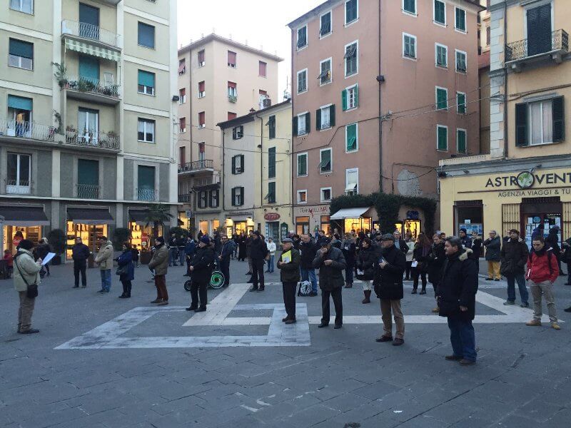 Tornano le Sentinelle in Piedi: “Contro matrimoni gay e utero in affitto”