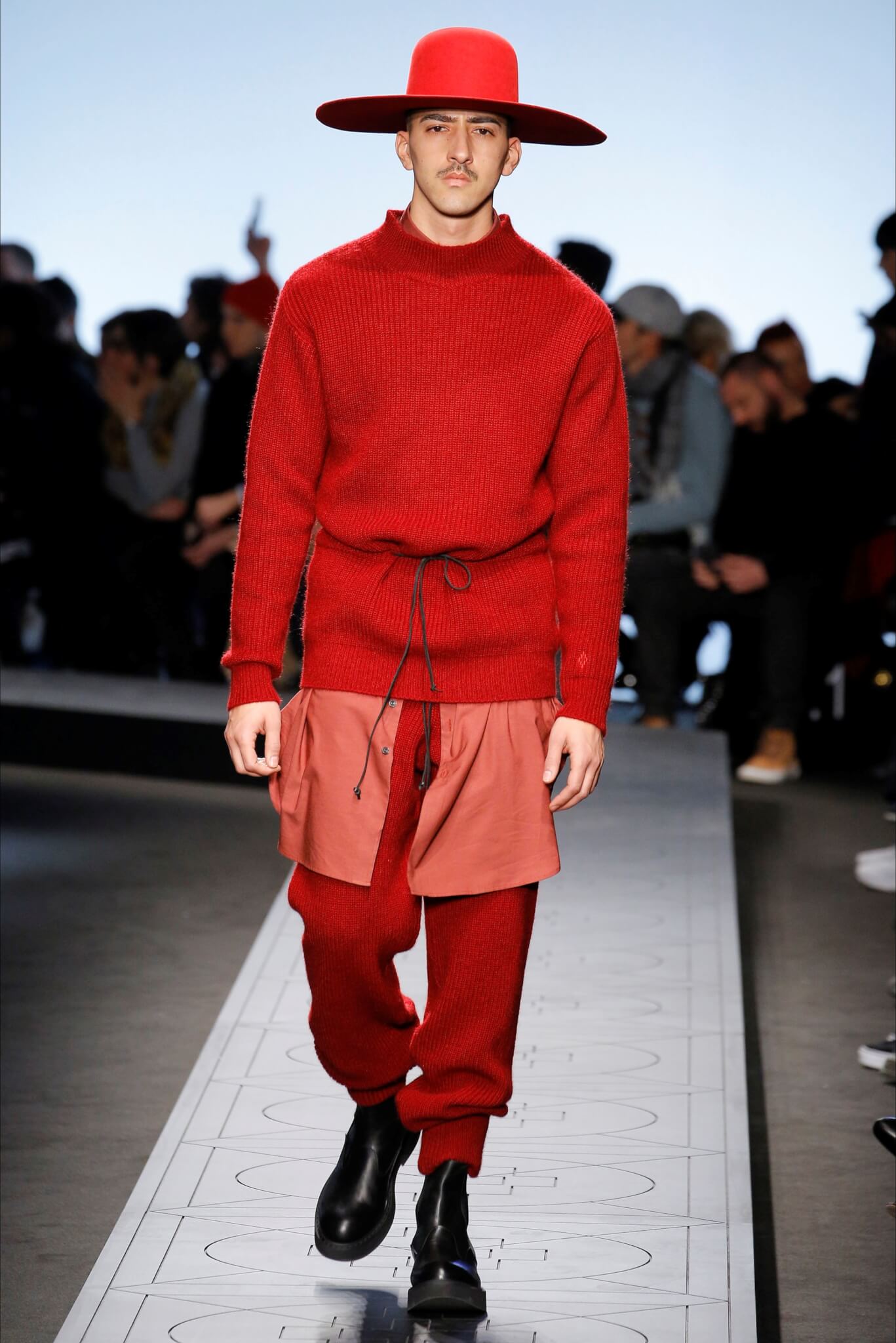 Il Rosso, il nuovo re della moda maschile: così difficile da portare - m burlon red - Gay.it