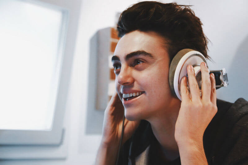 Michele Bravi: “Tour a gonfie vele, non ho tempo per un fidanzato”