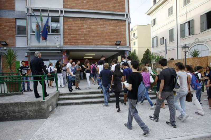 Omofobia in un liceo di Roma: “Sento odore di fro***”