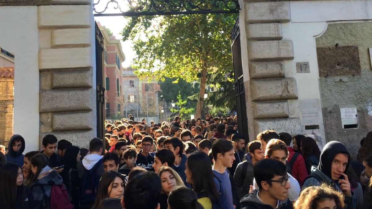 Omofobia in un liceo di Roma: "Sento odore di fro***" - omofobia roma 3 - Gay.it