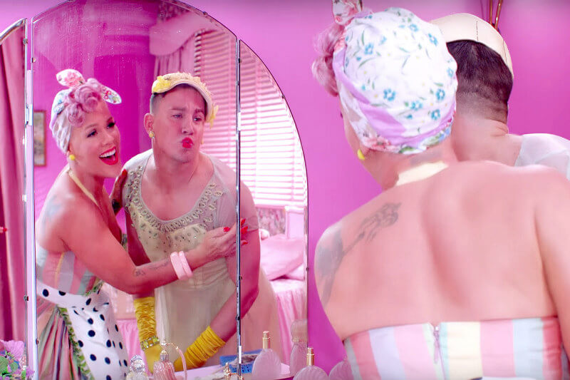 P!nk e Channing Tatum in drag fanno centro con "Beautiful Trauma" - pNk 2 - Gay.it