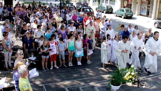 Parroco anti-gay si sfoga: "Io abbandonato dalla Chiesa" - parroco 1 - Gay.it