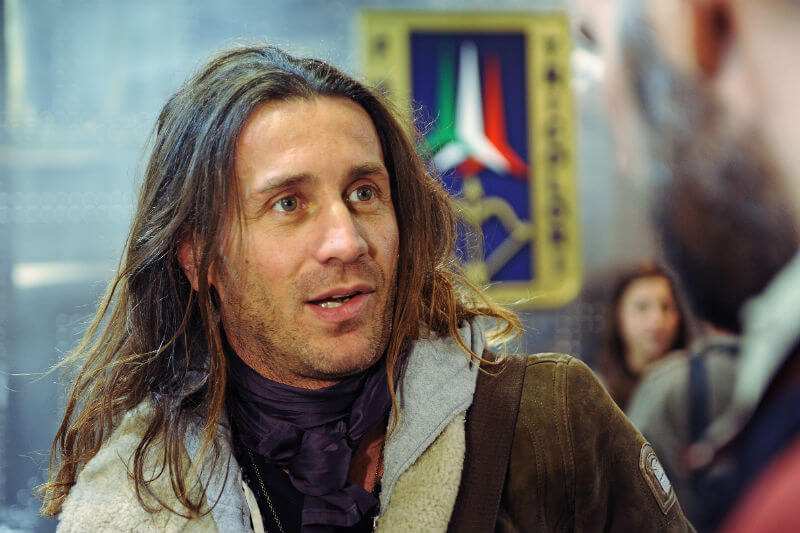 Povia, l’ultima provocazione: “I gay si curino con l’eterox”