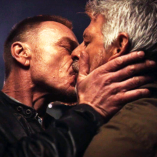 The Exorcist, lo showrunner attacca gli omofobi della serie dopo il bacio gay dell'ultima puntata - Exorcist 1512285318 1512285319 - Gay.it