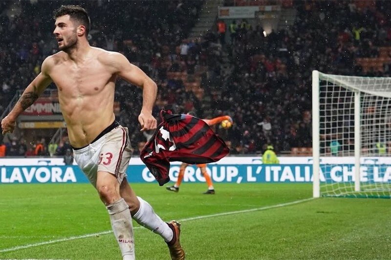 Patrick Cutrone, il 19enne attaccante rossonero che ha steso l'Inter - Scaled Image 15 - Gay.it