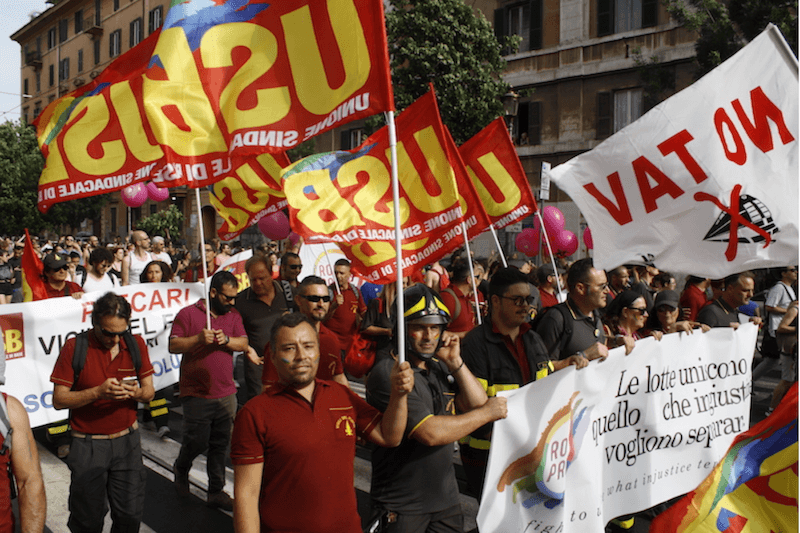 I Vigili del Fuoco: “Chiediamo al corpo di partecipare ufficialmente al Roma Pride”