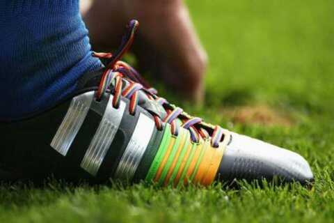 Omofobia, ha colpito più del 60% dei tifosi gay di calcio - calcio 1 - Gay.it