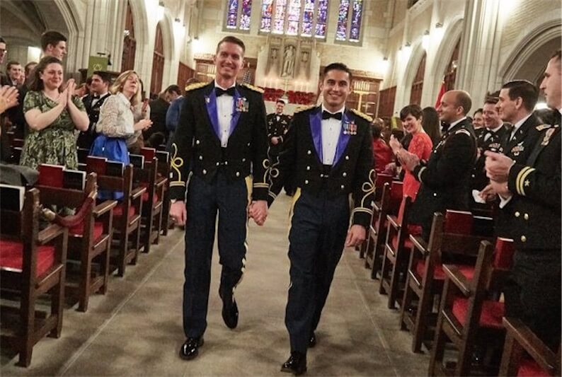 Daniel e Vinny, primo matrimonio per una coppia di militari USA in attività - Scaled Image 1 12 - Gay.it