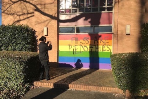 Chiesa gay-friendly imbrattata da insulti omofobi, la replica del parroco - Scaled Image 1 18 - Gay.it