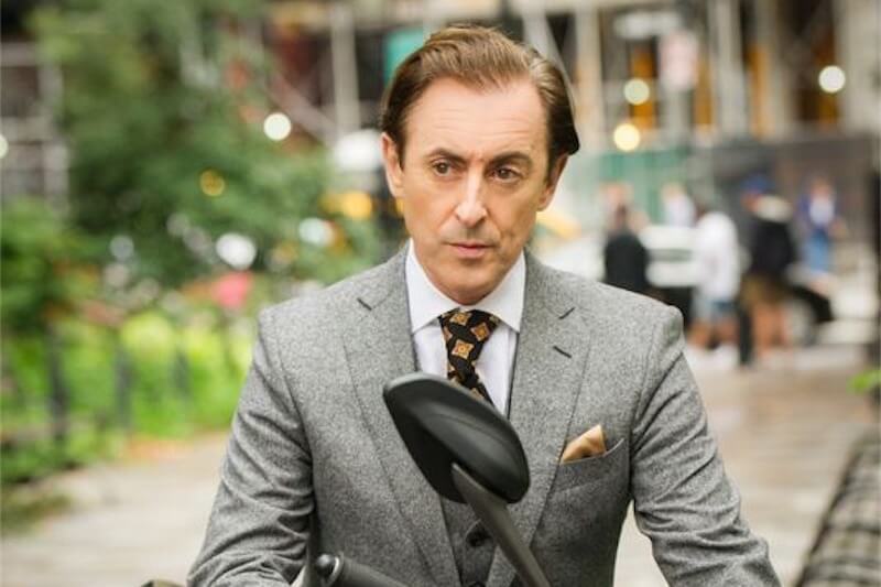 Instinct, Alan Cumming ex agente CIA gay fa la storia per la CBS – il trailer della serie