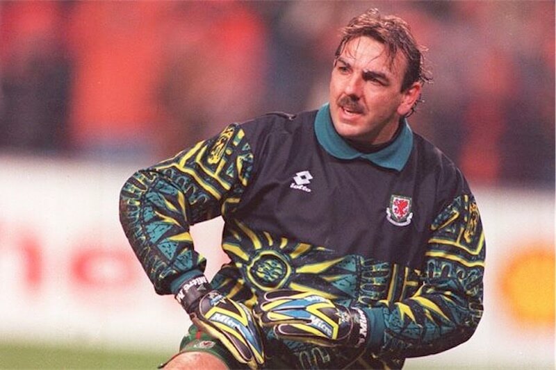 Leggenda del calcio britannico difende i diritti LGBT: la straordinaria replica a chi gli chiede se sia gay