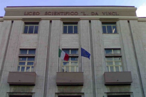 Milano, scritte omofobe sui muri di una scuola media contro un professore. È la 5a volta in 9 mesi - Scaled Image 57 - Gay.it