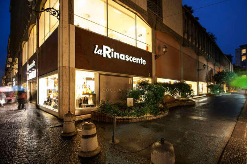 Insultata e aggredita alla Rinascente perché transessuale: “Ricchiuni, non parri cchiù?”