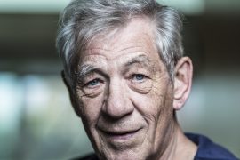 Ian McKellen, ‘il mio più grande rimpianto è non aver fatto coming out con i miei genitori’