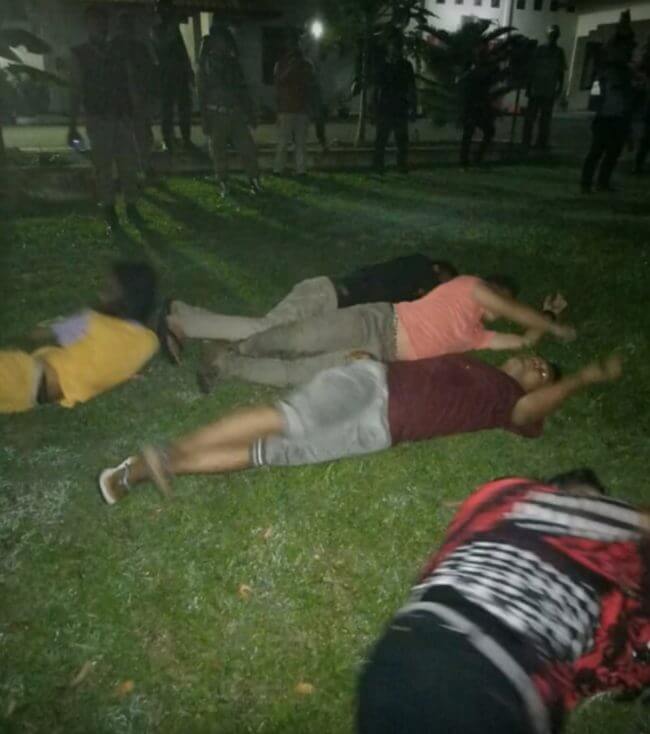 Donne transessuali rapate a zero: l'inferno in Indonesia - indonesia 4 - Gay.it