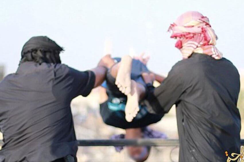 Gay decapitati o lanciati dall'alto: catturato uno dei volti noti dell'Isis - isis 3 - Gay.it