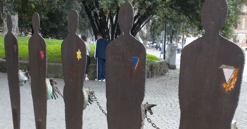 Tutti Potenziali Bersagli, monumento dimenticato di Roma che ricorda l’omocausto