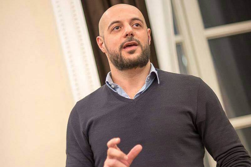 Mistero M5S: candidato depennato perché frequenterebbe siti gay