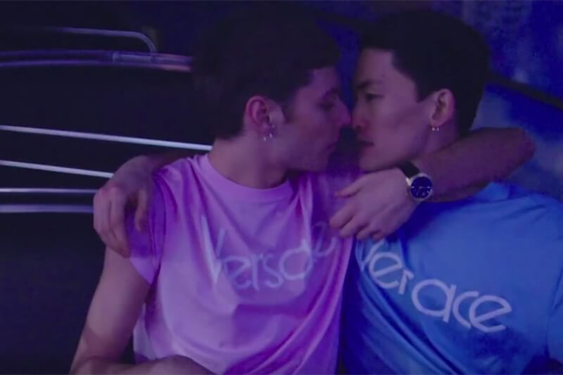 Versace e Swarovski, spot con coppie LGBT per San Valentino – video