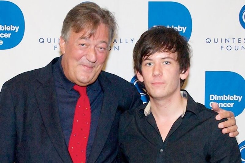 Stephen Fry confessa: 'Ho sconfitto il cancro alla prostata' - Scaled Image 3 5 - Gay.it