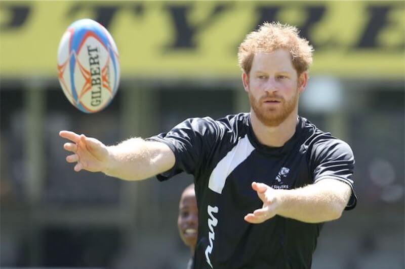 Il Principe Harry incontra squadra di rugby gay