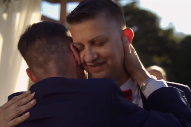 iPhone X, il nuovo spot celebra il matrimonio egualitario