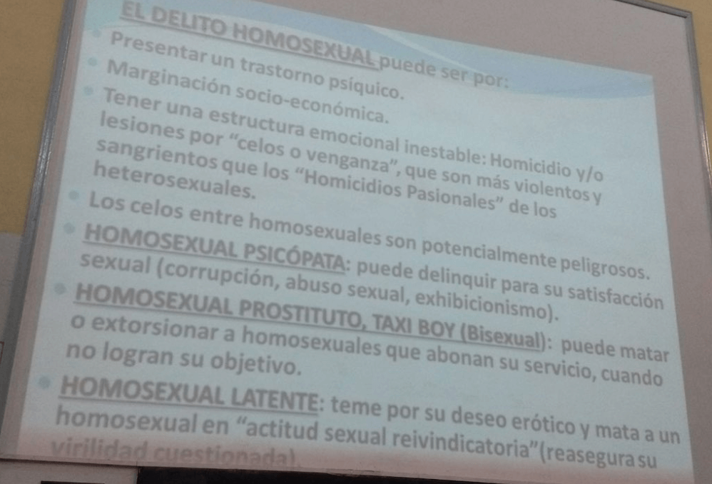 La prof insegna il “delitto gay” all’università: studenti in rivolta lanciano bacio collettivo