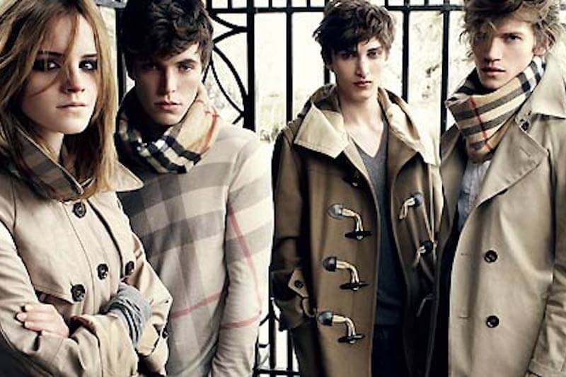 Burberry cambia il suo storico tessuto: trama rainbow a sostegno della comunità LGBT