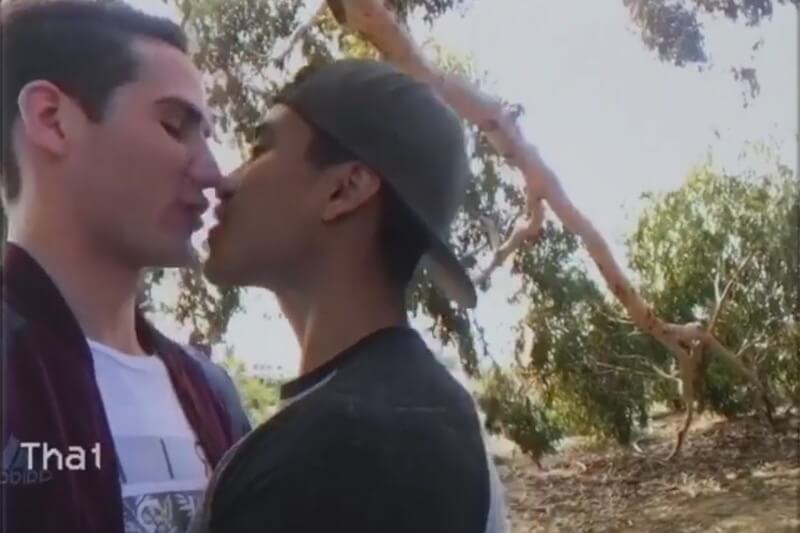 Kiss the Boy: La canzone sull’amore LGBT di  Keiynan Lonsdale, divo di Tuo, Simon – video