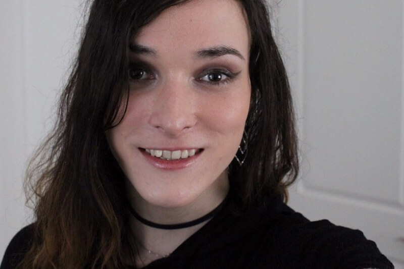 Donna trans fa causa a Tinder: ‘Mi hanno cancellato il profilo perché sono transgender’