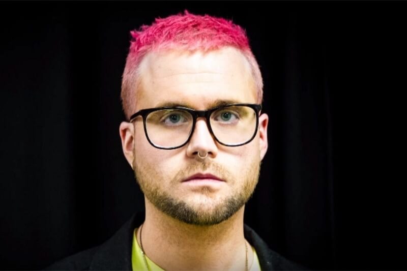 Christopher Wylie, chi è il 28enne orgogliosamente gay che ha messo nei guai Mark Zuckerberg