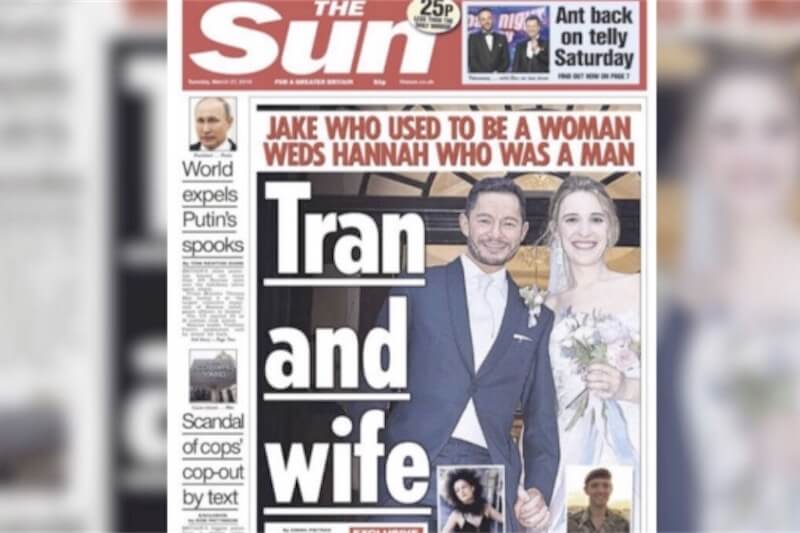 The Sun, polemiche per una prima pagina che deride una coppia di sposi transgender