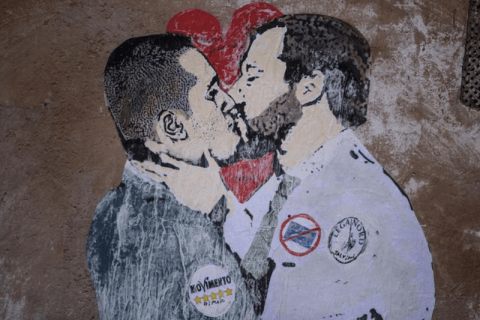 murales bacio gay salvini di maio Roma
