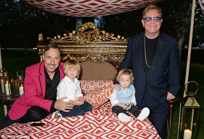 Elton John come George Clooney: 'boicottate gli alberghi del Sultano del Brunei' - elton - Gay.it