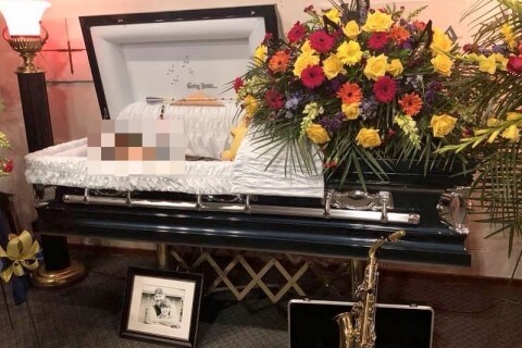 12enne suicida a causa dell'omofobia, la mamma pubblica sui social la foto della bara aperta: 'Ecco cosa può fare il bullismo' - yourimage1 - Gay.it